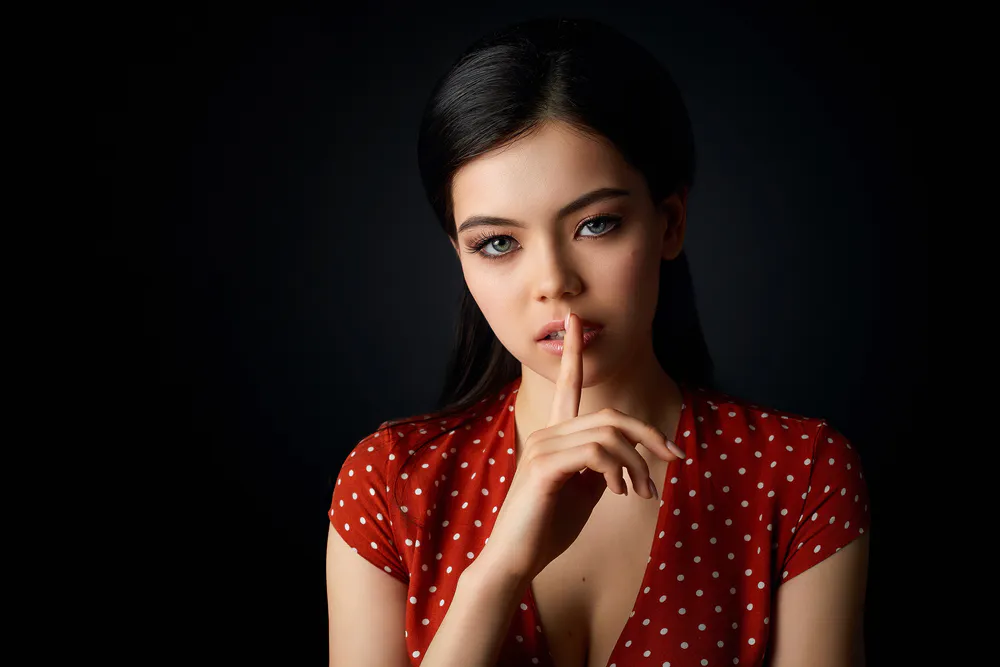 Wallpaper Brunette 1366x768