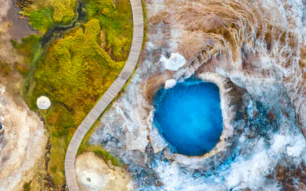Аэросъемка, Деревянный настил, Геотермальная зона, Минеральные отложения, Голубой бассейн, Болотистый ландшафт, Текстуры почвы