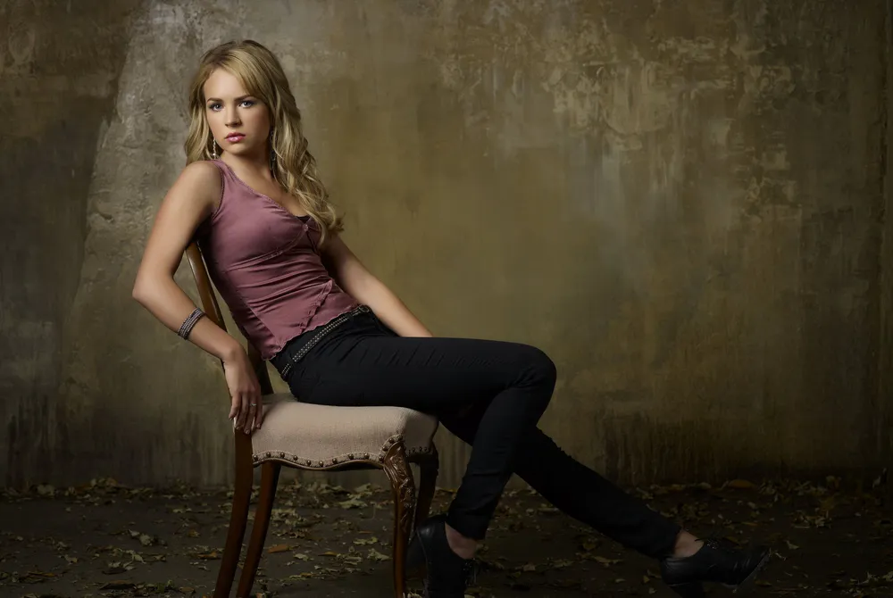Wallpaper Britt Robertson 1280x720