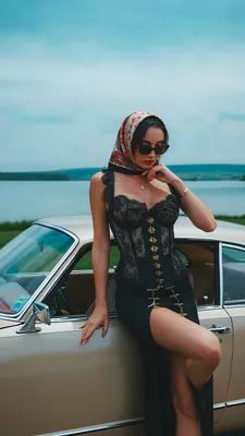 Женщина, Корсет, Шарф, Солнцезащитные очки, Классический автомобиль, Озеро, Вечернее платье, Элегантность