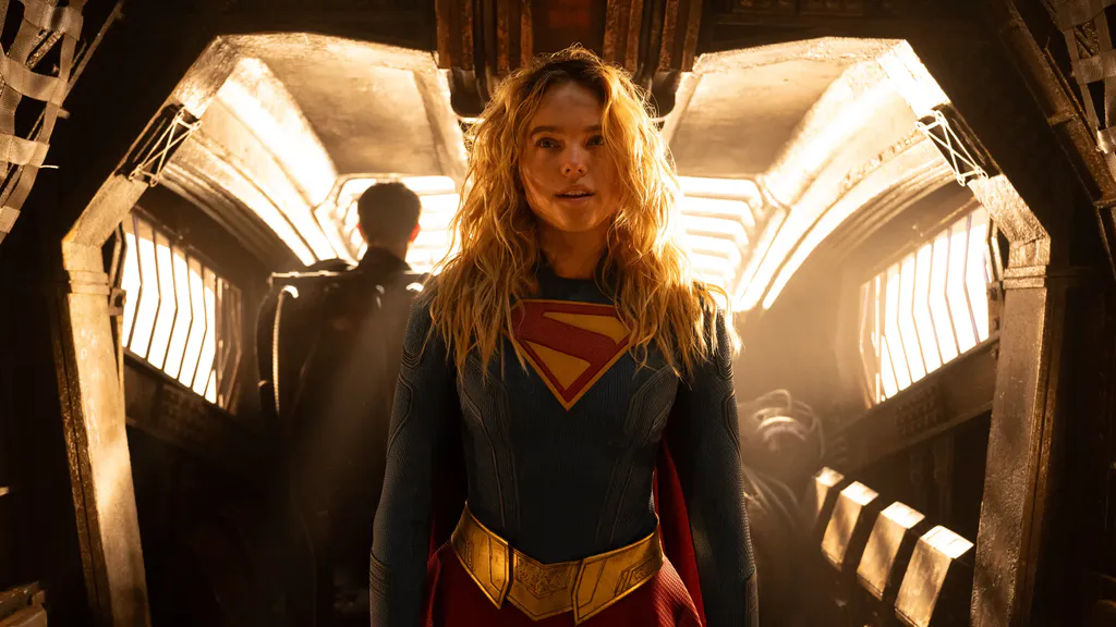 Обои на рабочий стол: Supergirl на корабле
