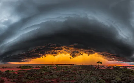 Шельфовое облако, Суперклетка, Драматическое небо, Дождевая завеса, Красная земля, Степной пейзаж, Контрастные цвета