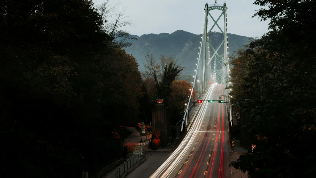 Обои на рабочий стол: Мост в сумерках