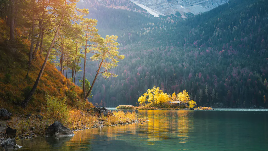 Обои на рабочий стол: Осенний покой у горного озера