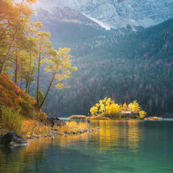 Безмятежный вид на каноэ