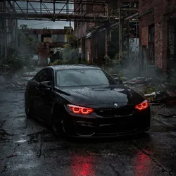 Красные и черные автомобили