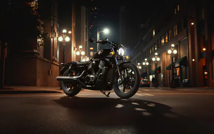 Мотоцикл, Ночь, Город, Улица, Фонарные столбы, Фары, Черный велосипед, Огни города, Тень