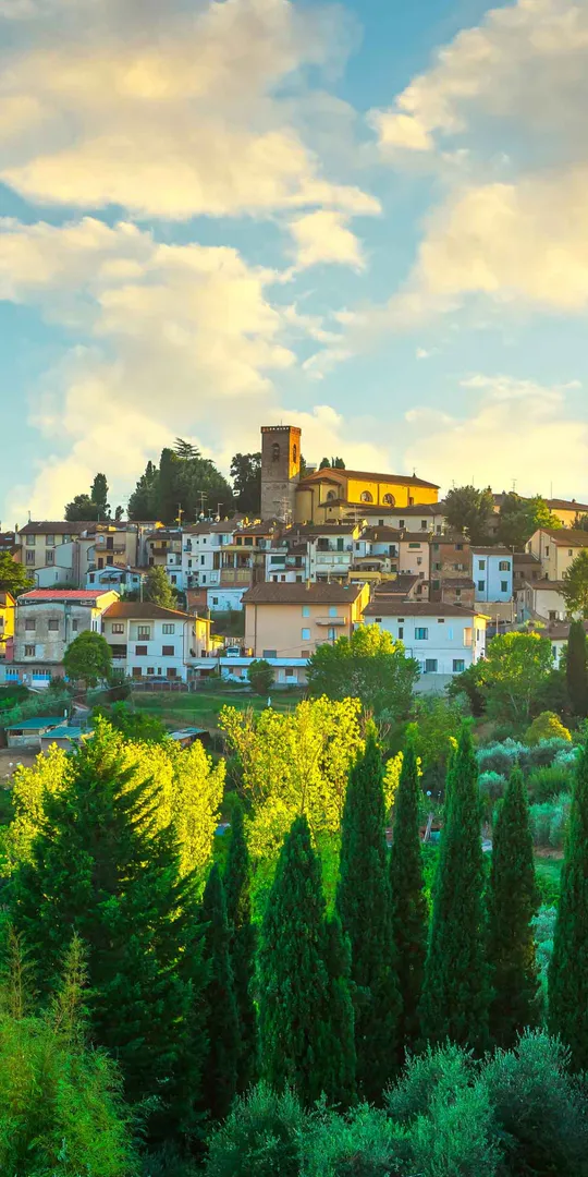Phone wallpaper: A sunny Italian town