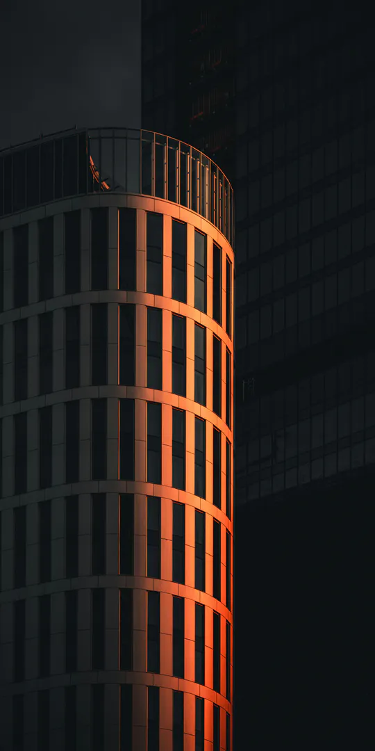 Phone wallpaper: The warm facade of a skyscraper