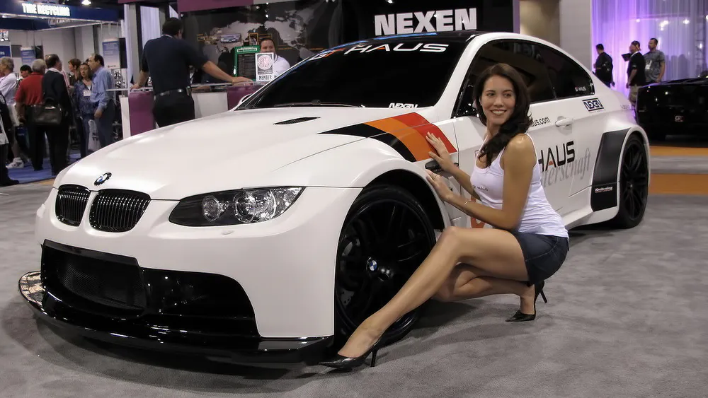 Wallpaper Bmw model 1680x1050