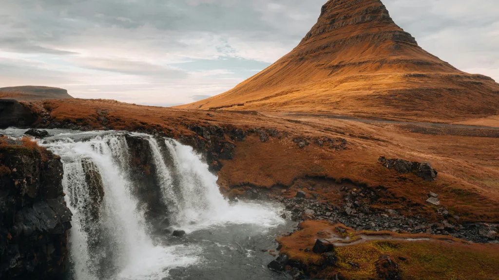 Desktop wallpaper: Kirkjufell Waterfall