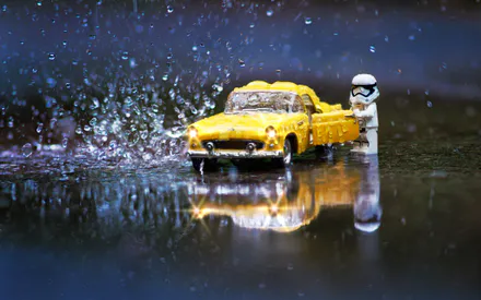 LEGO, Штурмовик, Желтая машина, Игрушка, Дождь, Мокрая, Лужа, Свет, Отражение