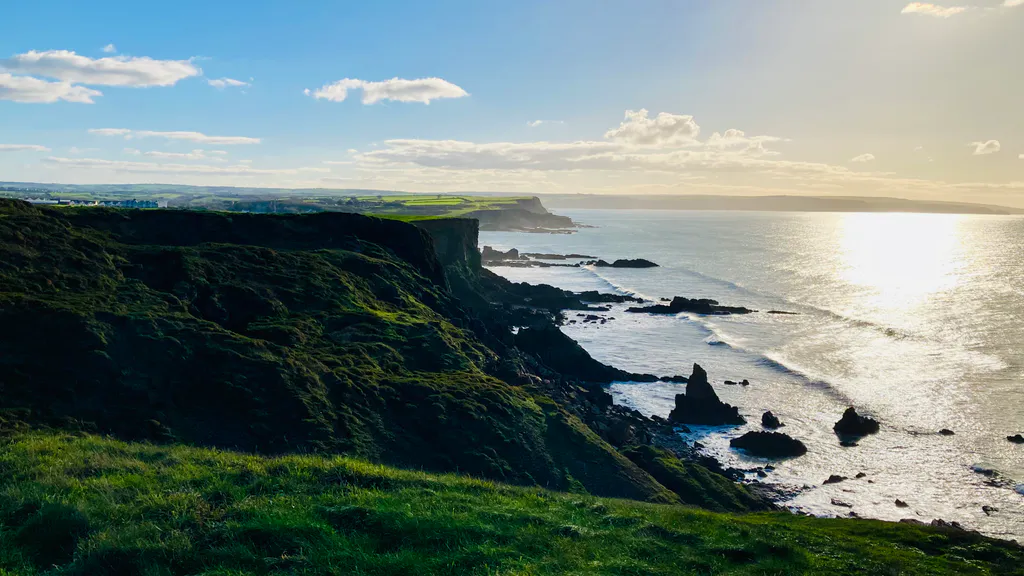 Шпалери для робочого столу: скелястий берег
