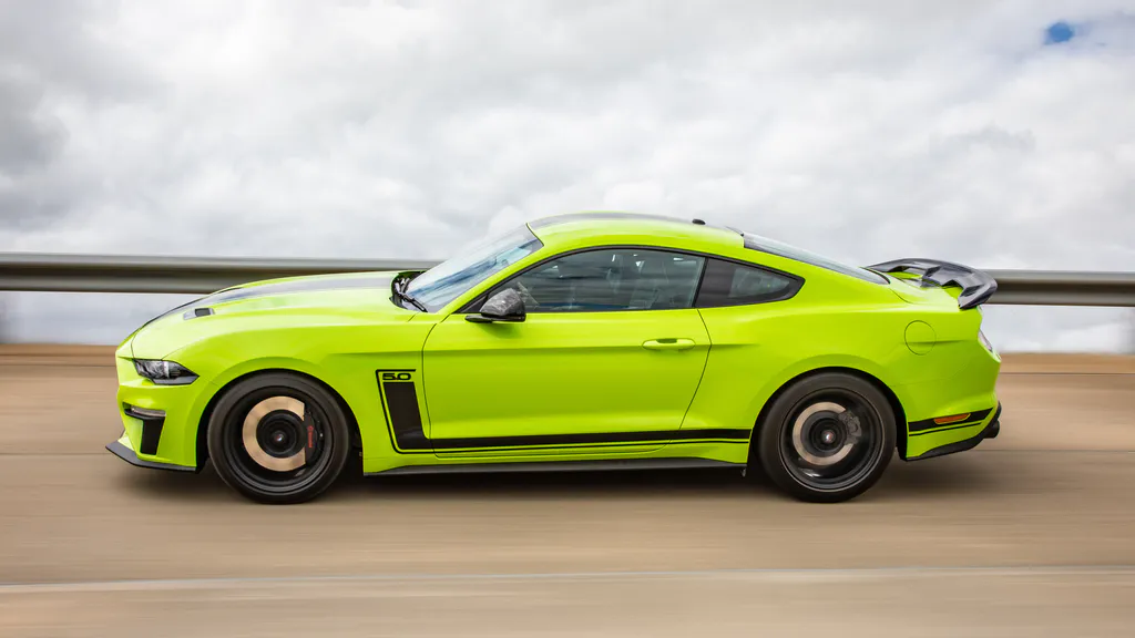 Обои на рабочий стол: Ford Mustang R Spec 2020