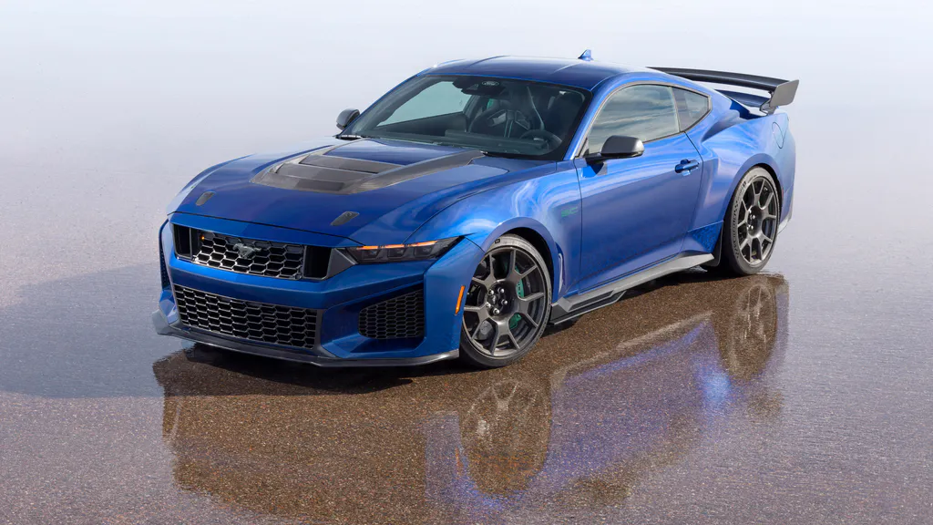 Обои на рабочий стол: Ford Mustang Dark Horse SC