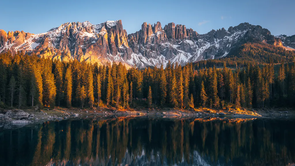 Desktop wallpaper: A lake in the mountains