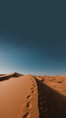 Пустеля, Піщані дюні, Сліди на піску, Пісок, Пустельний пейзаж, Мінімалізм, Природа, Теплі кольори, Безкраї дюни, Природні шпалери
