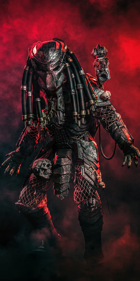 Шпалери на телефон: Хижак біля червоного диму