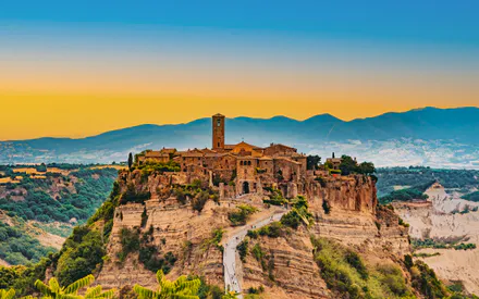 Civita Di Bagnoregio, Италия, Средневековый город, Каменная архитектура, Город на скале, Горный пейзаж, Город в город