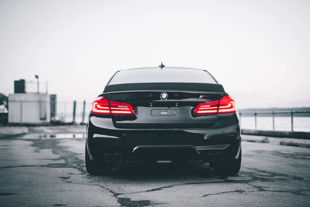 Wallpaper Rear View of M5 750x1334