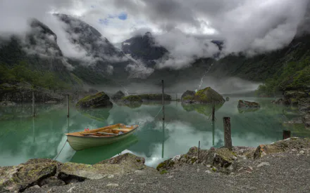 BriksdalsBreen, Озеро, Горы, Лодка, Облака, Туман, Пейзаж, Норвегия, Ледник