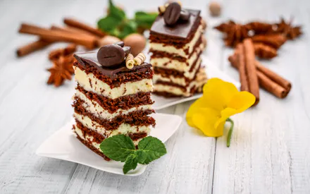 Кусок торта, Торта, Десерта, Сладостей, Шоколадного десерта, Сливок, Корицы