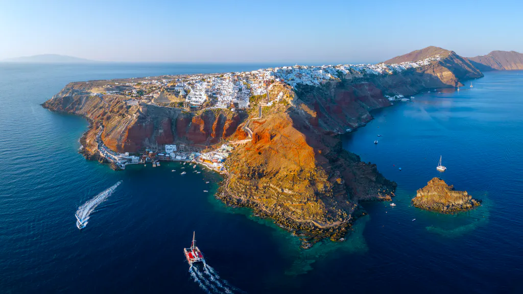 Обои на рабочий стол: Санторини с высоты птичьего полета