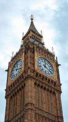 Часовая башня, Готический стиль, Детали фасада, Золотое украшение, Туризм, Небо, Историческая достопримечательность