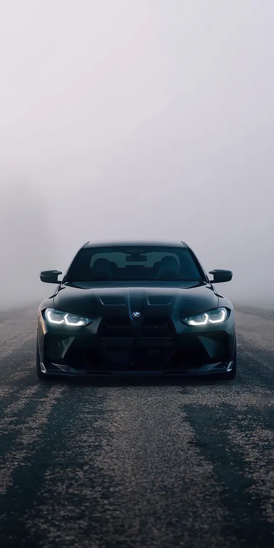 Обои на телефон: BMW в тумане