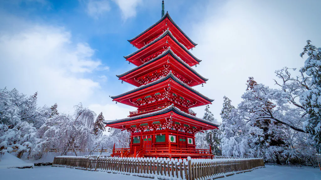 Обои на рабочий стол: Красная пагода зимой