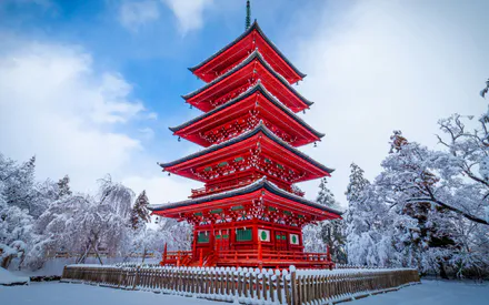 Японский храм, Снег, Зимний пейзаж, Традиционная архитектура, Яркие цвета, Деревянное здание, Сад