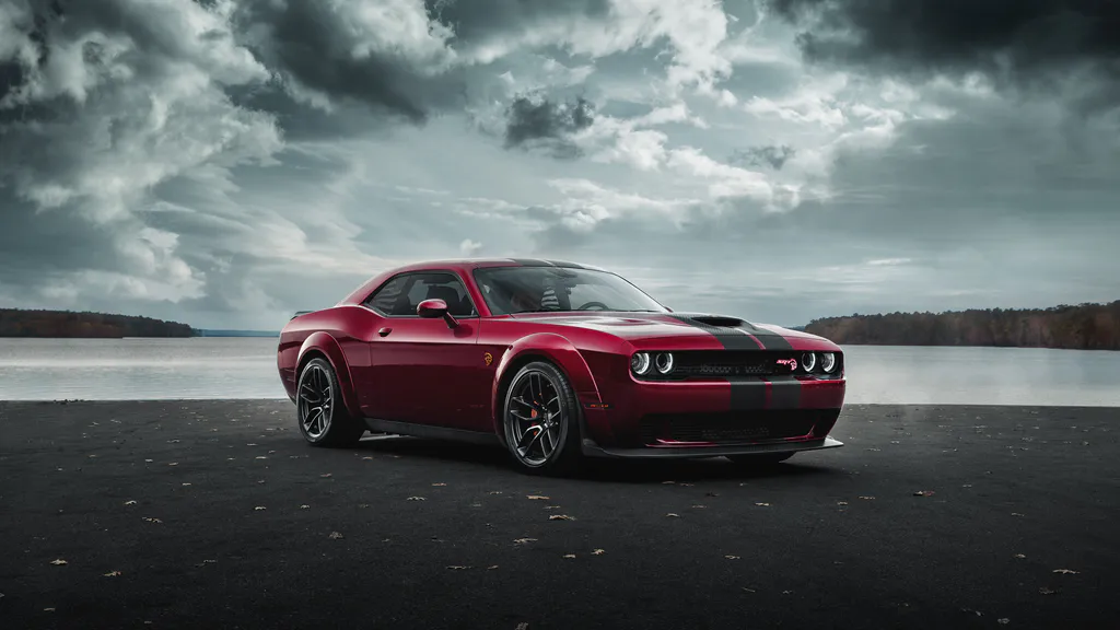 Обои на рабочий стол: Dodge Challenger Hellcat SRT