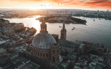 Valletta, Malta, Городская архитектура, Собор, Купол, Залив, Порт, Закат, Панорама города