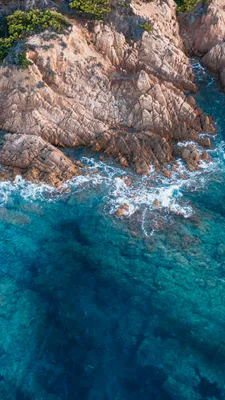Море, Скелясте узбережжя, Бірюзова вода, Морські хвилі, Прибережні скелі, Вид з дрона, Кам’янистий берег