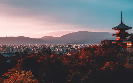 Пагода, Храм, Городская панорама, Горный силуэт, Осенние листья, Закат, Япония, Архитектура, Пейзаж