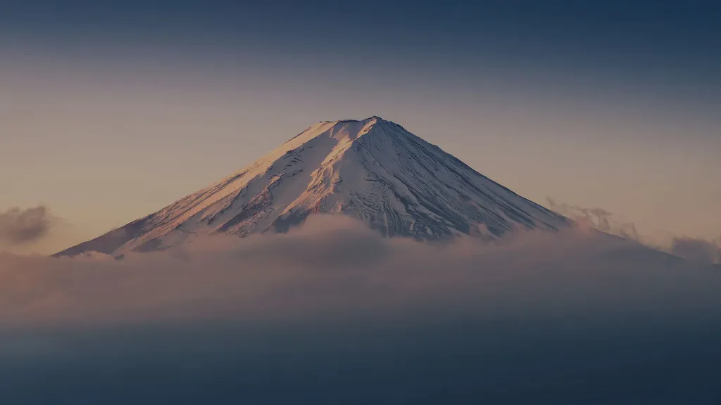 Обои на рабочий стол: Снежный Mount Fuji