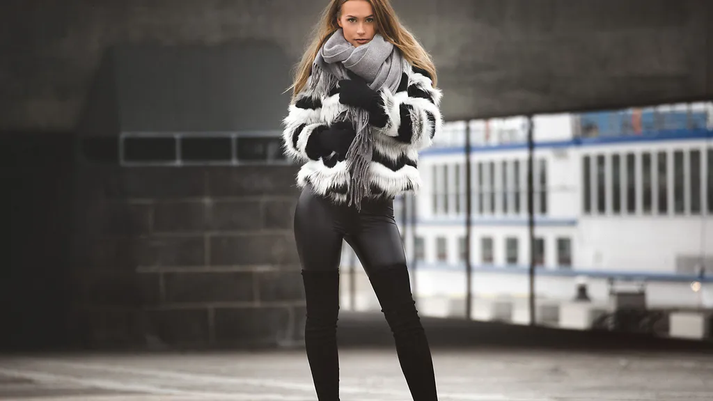 Обои на рабочий стол: Красотка