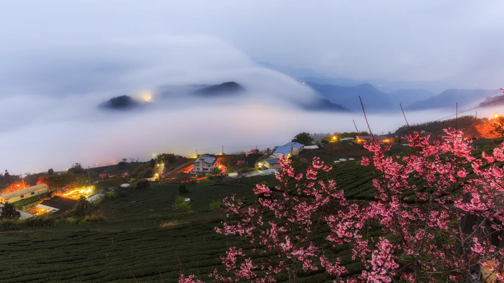 Desktop wallpaper: Misty mountains