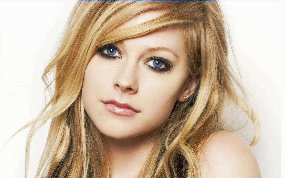 Обои Avril Lavigne 1024x1024