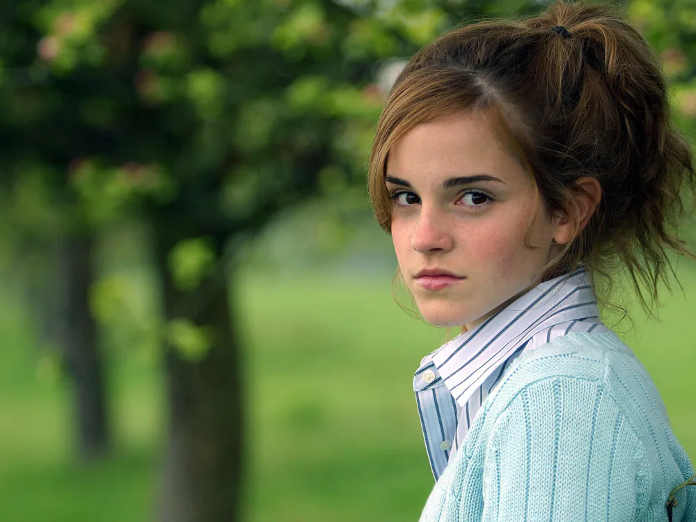 Обои Emma Watson Hd Quality 828x1792