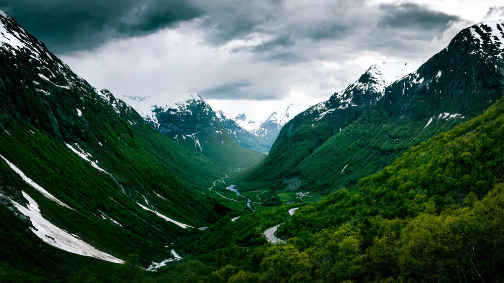 Wallpaper Norway Landscape of Green Mountains 1280x1024