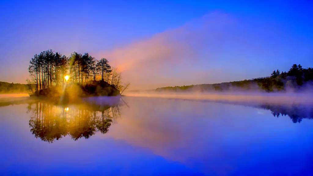 Обои на рабочий стол: Озеро в тумане