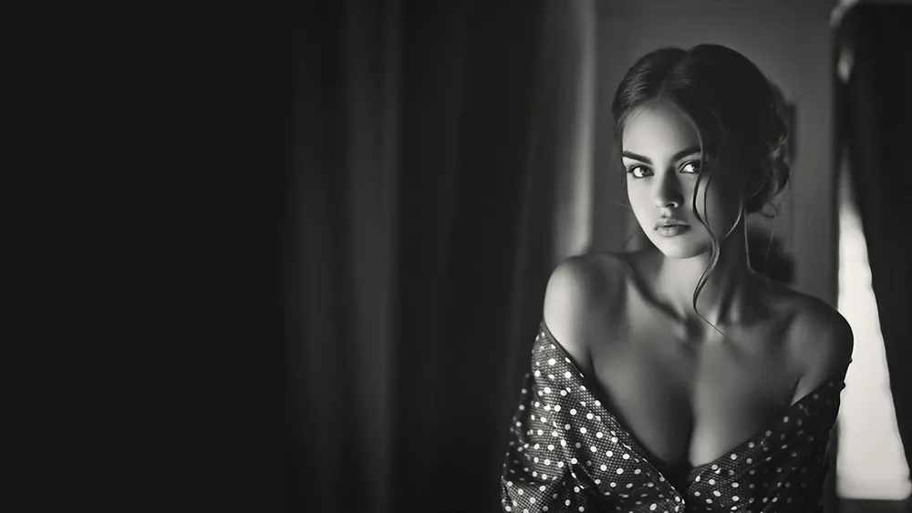 Wallpaper Young woman 1024x768