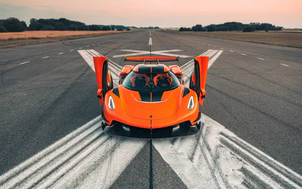 Суперкар, Оранжевый, Аэродром, Карбон, Открытые двери, Симметрия, Скорость, Спортивный