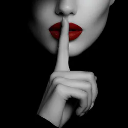 Татуйований жіночий портрет