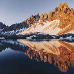 Туманные осенние горы