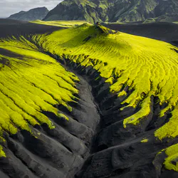 Світанок над гірським хребтом