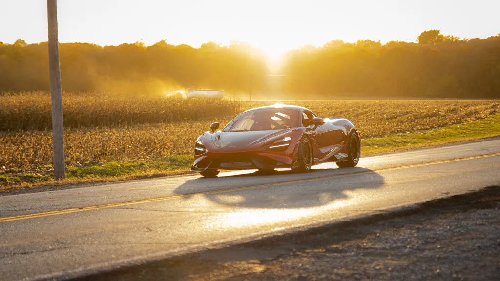 Обои на рабочий стол: McLaren 765LT