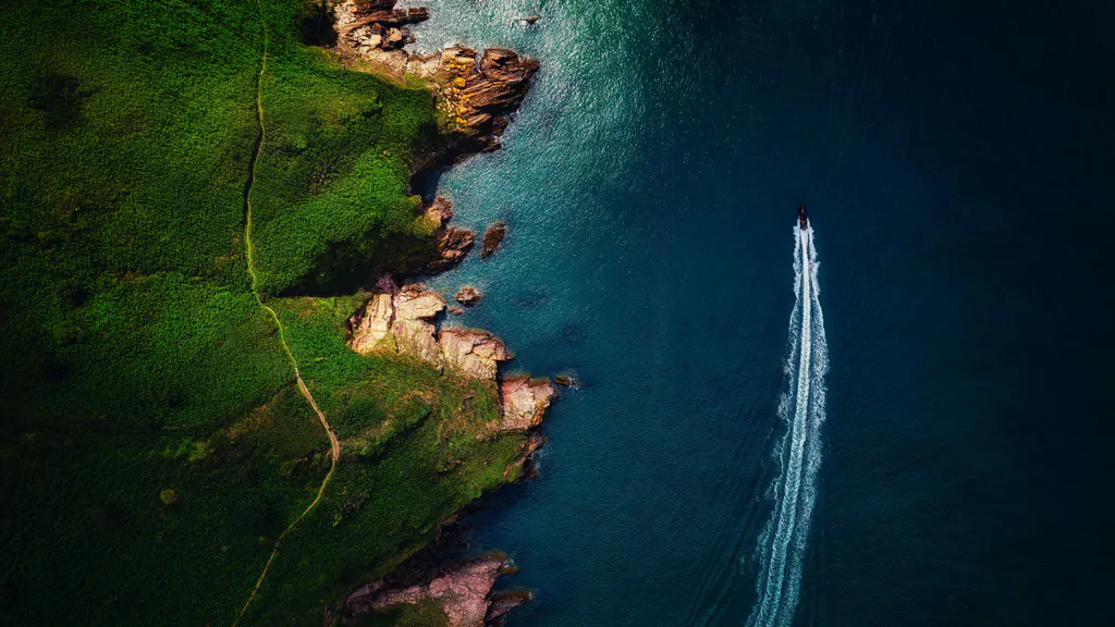 Обои на рабочий стол: Coastline Run