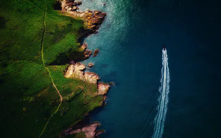 Побережье, Море, Катер, Скалы, Вид сверху, Природа, Путешествие, Контраст